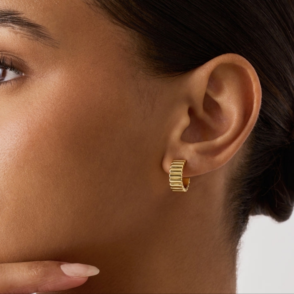Pavoi Ridges Ribbed Yellow Gold Huggie Hoop Earrings - NIB